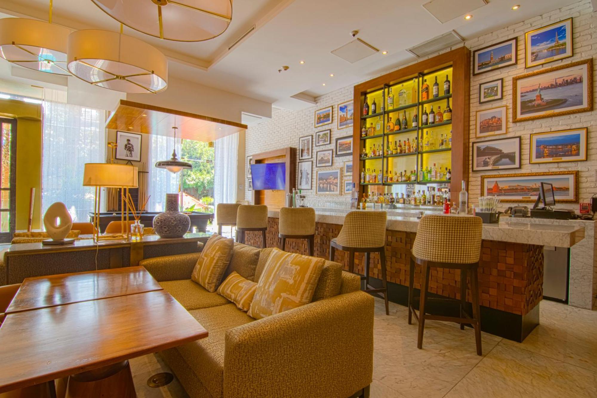 K Tower Boutique Hotel By Lucerna ティファナ エクステリア 写真