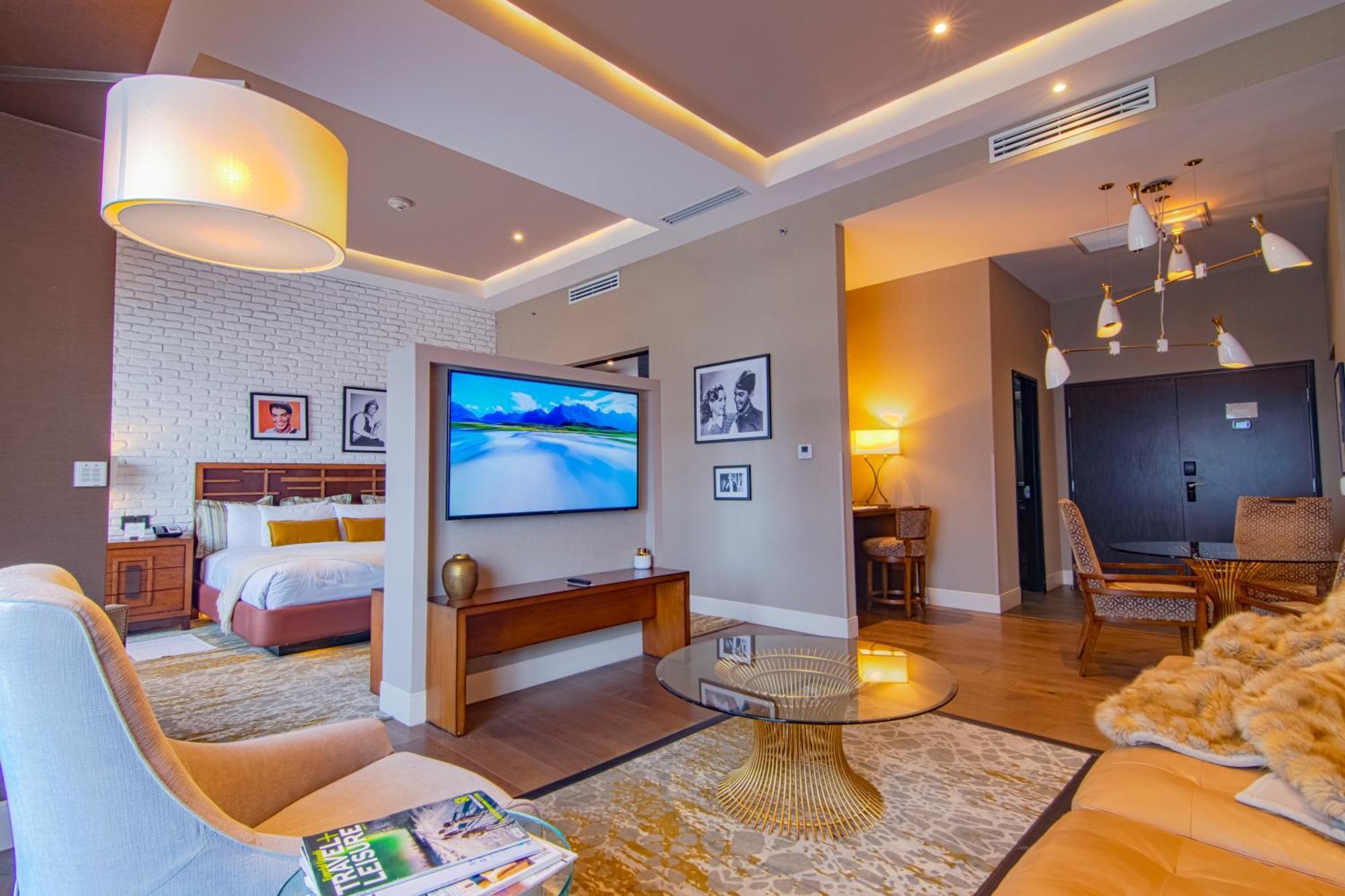 K Tower Boutique Hotel By Lucerna ティファナ エクステリア 写真